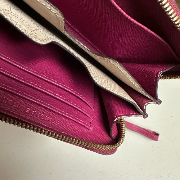 Michael Kors Large Pink Faux Leather Wristlet Wallet - Picture 8 of 12